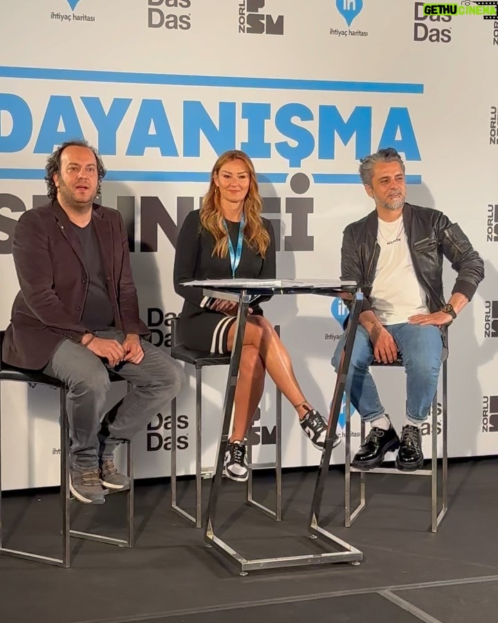 Pınar Altuğ Instagram - DAYANIŞMA SAHNESİ @ihtiyacharitasiofficial @istanbuldasdas @zorlu_psm @inhouseiletisim Zorlu Performans Sanatları Merkezi