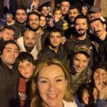 Pınar Altuğ Instagram - Elbirliğiyle kitaplarımızı dağıttık,teker teker her çocuğumuzla konuşup,ihtiyacını sınıfını öğrenerek🙏🏻🙏🏻 Elimiz uzandığı,kitabımız yettiğince buluştuk çocuklarla,yine buluşuruz. Bu işler tek başına olmuyor,birlikten gerçekten güç doğuyor🙏🏻🙏🏻 Başta bağışçılarımız ve yayınevlerimiz,desteğini esirgemeyen canım Askerimiz ve canını dişine takıp çalışan ekip Rencırcılar🙏🏻🙏🏻🙏🏻 Biz daha çoookk işler yaparız. Hatay Antakya