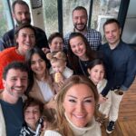 Pınar Altuğ Instagram - Arkadaşlarımla dolu bir gün❤️❤️ İyi ki doğdun Surya Mona🎉🎉🎉🎉🎉 @fuldencagin @abcagin @asli_ayan @epakman @zeyneponeren @baranoneren @yaamuratacan #Poyraz #Ada #Ali Oyunumu izlemeye gelen sınıf arkadaşları çoookkk kıymetlidir❤️Ayağınıza sağlık @hulyaove @tayfun.ersonmez @merveilleuse_eliff @sabinsarangil #Sinan @emrekinay @tanerergor