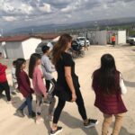 Pınar Altuğ Instagram - İlk andan itibaren tüm imkanlarıyla çalışanlarının yanında olan,hadi kadınlar gününde kadınların yanında olmaya gidelim dediğimde hemen harekete geçen,beni yalnız bırakmayan canımm @zeyneponeren @baranoneren sizi ne kadar sevdiğimi kelimelerle anlatamam ama siz biliyorsunuz @korumaklor @korumatemizlik çalışanları,Bahri bey,Derya,Ayse,Yusuf Bey,Muhammed abi,Ümit 🙏🏻🙏🏻🙏🏻 @imerozer Ayağınıza taş değmesin 🙏🏻