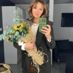Pınar Altuğ Instagram - Bugün tekrar sahnede olmak hepimize çok iyi geldi,bütün seyircilerimize teşekkür ederiz🙏🏻🙏🏻 #KusursuzDünyaMüzikali Yarın 11.00 ve 14.00 seanslarını yine ücretsiz oynayacağız🙏🏻 @zorlu_psm @tiyatrogc Zorlu Performans Sanatları Merkezi