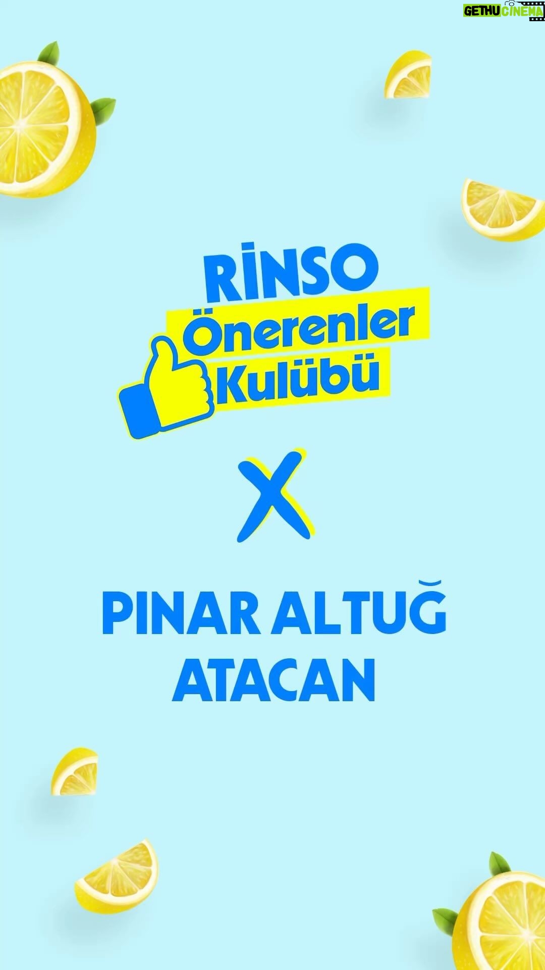 Pınar Altuğ Instagram - Bugün kendime mis gibi domates soslu makarna yaptım. 🍝 Masada servis yaparken ufak bir sürprizle karşılaştım 🙈 Masa örtüsüne dökülen yağ lekesi karşısında ne yapalım dersiniz? Tertemiz çözüm için Rinso’ya dönüyoruz! 🍋💫 Rinso Önerenler Kulübü üyesi olarak yağlı lekelerde etkili yeni Rinso Limon Karbonat’ı deneyin, temizliğin keyfini çıkarın! #RinsoÖnerenlerKulübü #tertemizçözümrinso #işbirligi @rinsoturkiye