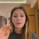 Pınar Altuğ Instagram - Benden özel mesajla link gelirse lütfen itibar etmeyin!asrın afetini yaşadığımız şu günlerde birilerini dolandırmaya çalışmak!Bu ahlaksızlığı,insafsızlığı,terbiyesizliği,manyaklığı aklım almıyor!Hesabım bende,gerekli her türlü önlemi aldık ama yşne de böyle bir mesaj gelirse lütfen benimle iletişime geçin.Teşekkürler