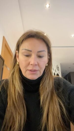 Pınar Altuğ Instagram - SAMANDAĞ-ANTAKYA civarı gidilmemis koylerle ilgili bilginiz varsa lutfen bu postun altina yazin,yardim malzemesi ulastiralim @ihtiyacharitasiofficial @yaamuratacan @mert_firat @nefvakfi
