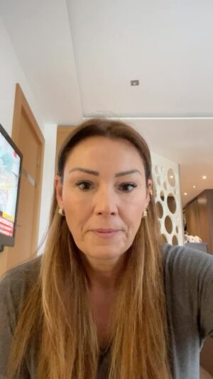 Pınar Altuğ Instagram - Her yerden bilgi akışı var ama nereyi okuyacağımızı,ne yapacağımızı şaşırıyoruz.Buraya koyarsam belki daha etkili olur 🙏🏻🙏🏻🙏🏻