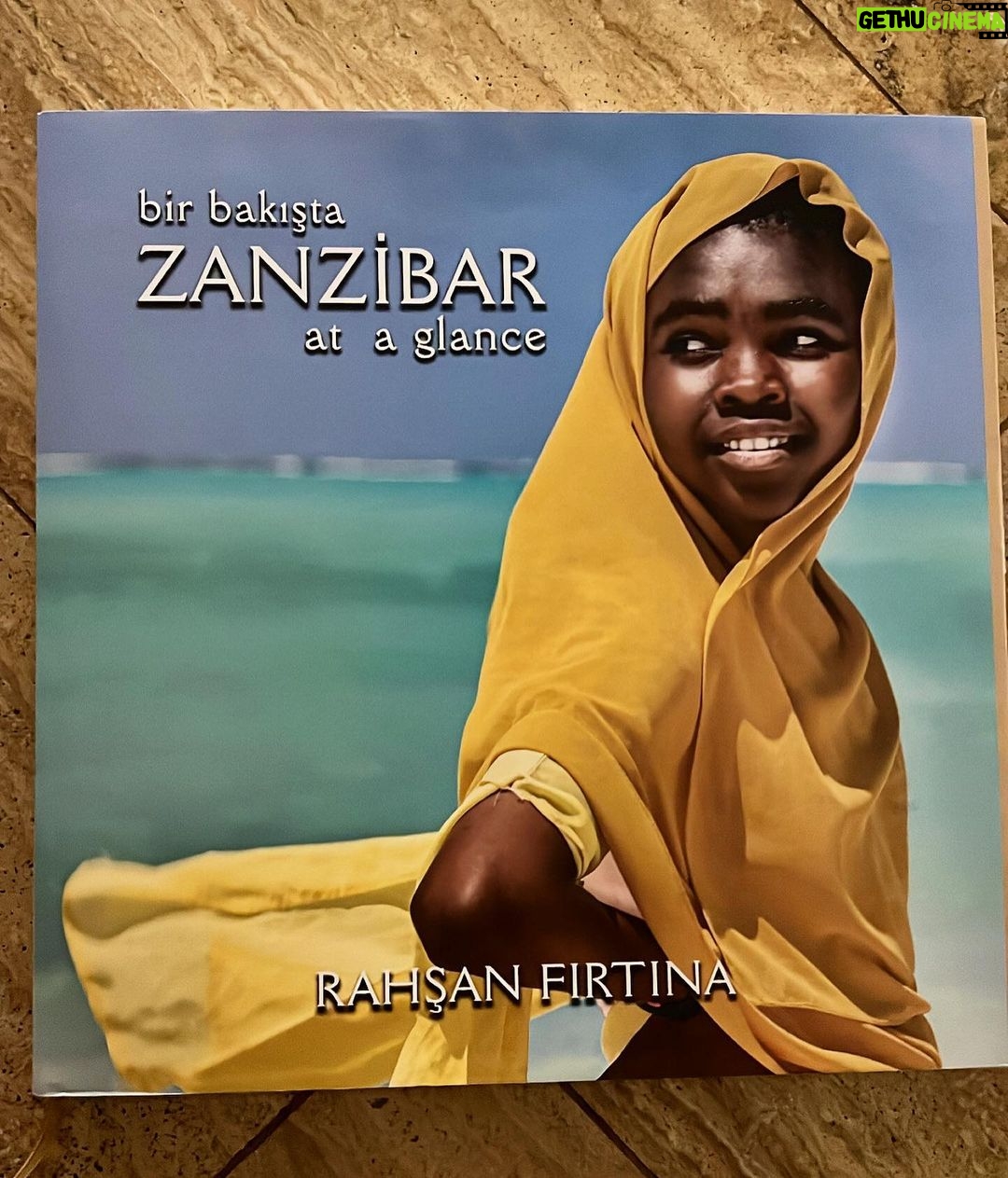 Pınar Altuğ Instagram - Seninle gurur duyuyorum @rahsanfirtina ❤️❤️❤️ @presentthemoment Zanzibarda çekilmiş müthiş fotoğraflardan oluşan muhteşem sergi 2 Mayısa kadar görülebilir #reklam Hüsrev Kethüda Hamamı