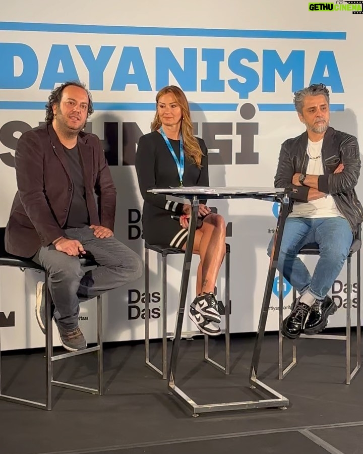 Pınar Altuğ Instagram - DAYANIŞMA SAHNESİ @ihtiyacharitasiofficial @istanbuldasdas @zorlu_psm @inhouseiletisim Zorlu Performans Sanatları Merkezi