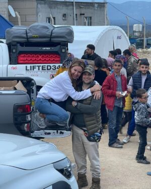 Pınar Altuğ Instagram - Elbirliğiyle kitaplarımızı dağıttık,teker teker her çocuğumuzla konuşup,ihtiyacını sınıfını öğrenerek🙏🏻🙏🏻 Elimiz uzandığı,kitabımız yettiğince buluştuk çocuklarla,yine buluşuruz.
Bu işler tek başına olmuyor,birlikten gerçekten güç doğuyor🙏🏻🙏🏻 Başta bağışçılarımız ve yayınevlerimiz,desteğini esirgemeyen canım Askerimiz ve canını dişine takıp çalışan ekip Rencırcılar🙏🏻🙏🏻🙏🏻 Biz daha çoookk işler yaparız.