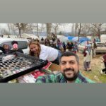 Pınar Altuğ Instagram – Elbirliğiyle kitaplarımızı dağıttık,teker teker her çocuğumuzla konuşup,ihtiyacını sınıfını öğrenerek🙏🏻🙏🏻 Elimiz uzandığı,kitabımız yettiğince buluştuk çocuklarla,yine buluşuruz.
Bu işler tek başına olmuyor,birlikten gerçekten güç doğuyor🙏🏻🙏🏻 Başta bağışçılarımız ve yayınevlerimiz,desteğini esirgemeyen canım Askerimiz ve canını dişine takıp çalışan ekip Rencırcılar🙏🏻🙏🏻🙏🏻 Biz daha çoookk işler yaparız. Hatay Antakya