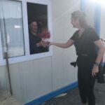 Pınar Altuğ Instagram - İlk andan itibaren tüm imkanlarıyla çalışanlarının yanında olan,hadi kadınlar gününde kadınların yanında olmaya gidelim dediğimde hemen harekete geçen,beni yalnız bırakmayan canımm @zeyneponeren @baranoneren sizi ne kadar sevdiğimi kelimelerle anlatamam ama siz biliyorsunuz @korumaklor @korumatemizlik çalışanları,Bahri bey,Derya,Ayse,Yusuf Bey,Muhammed abi,Ümit 🙏🏻🙏🏻🙏🏻 @imerozer Ayağınıza taş değmesin 🙏🏻