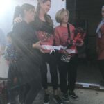 Pınar Altuğ Instagram - İlk andan itibaren tüm imkanlarıyla çalışanlarının yanında olan,hadi kadınlar gününde kadınların yanında olmaya gidelim dediğimde hemen harekete geçen,beni yalnız bırakmayan canımm @zeyneponeren @baranoneren sizi ne kadar sevdiğimi kelimelerle anlatamam ama siz biliyorsunuz @korumaklor @korumatemizlik çalışanları,Bahri bey,Derya,Ayse,Yusuf Bey,Muhammed abi,Ümit 🙏🏻🙏🏻🙏🏻 @imerozer Ayağınıza taş değmesin 🙏🏻