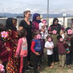Pınar Altuğ Instagram - Mahalle arasında denk geldiğim koşup bana sarılan çocuklar,yol kenarında denk geldiğim kadınlar,mesire alanını çadırkente çevirenler🙏🏻🙏🏻🙏🏻 Hatay Antakya