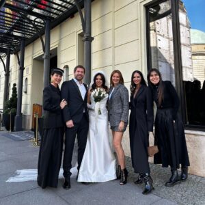 Pınar Altuğ Instagram - Çok mutlu olun❤️ Mrs&Mr Benian @dsibellll @canbenian #CanSibelWeddingBerlin