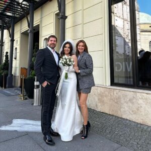 Pınar Altuğ Instagram - Çok mutlu olun❤️ Mrs&Mr Benian @dsibellll @canbenian #CanSibelWeddingBerlin
