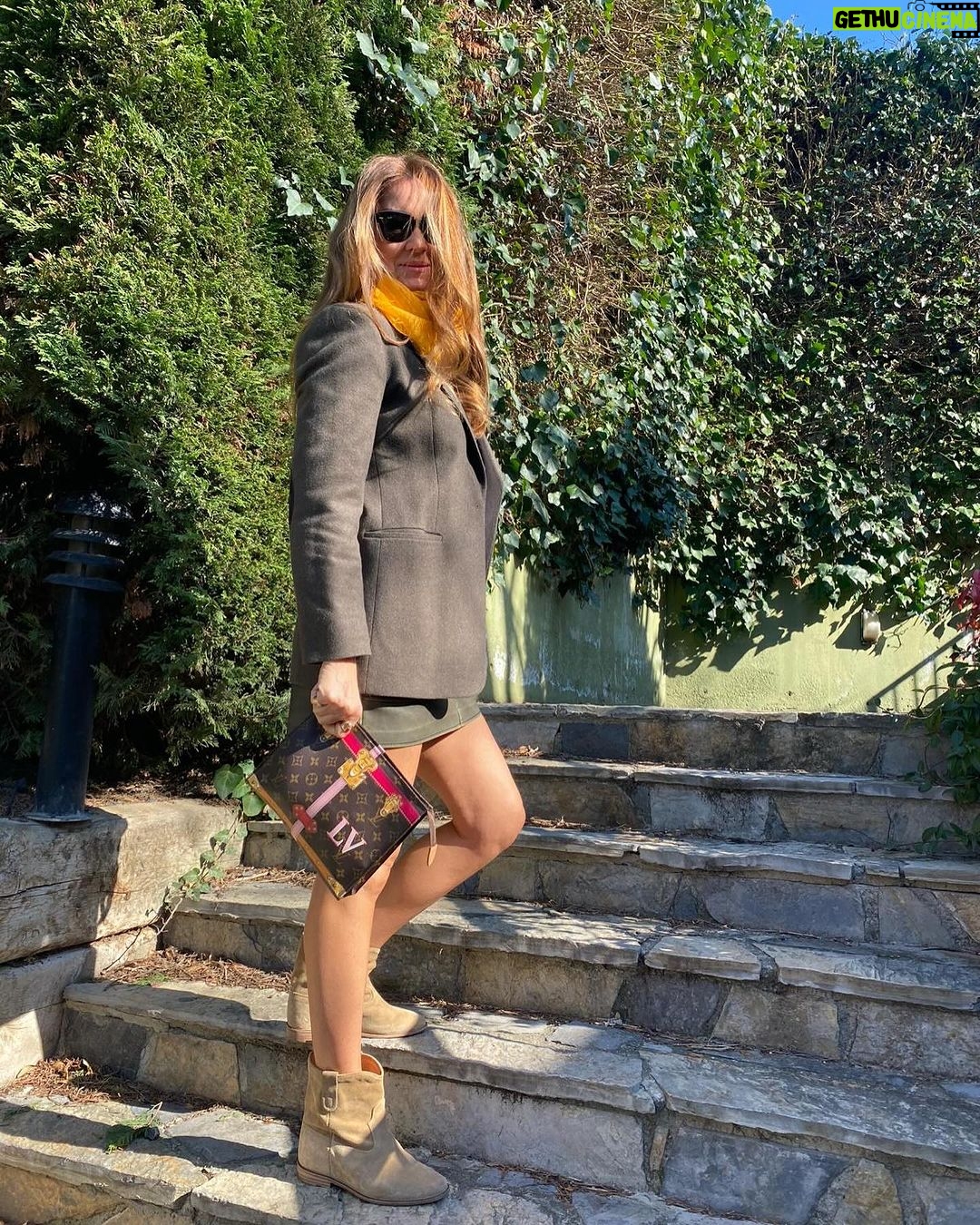 Pınar Altuğ Instagram - Çıkarken du bakiim bi diyen komşu candır ❤️ volume 2 📸 @sedagvn