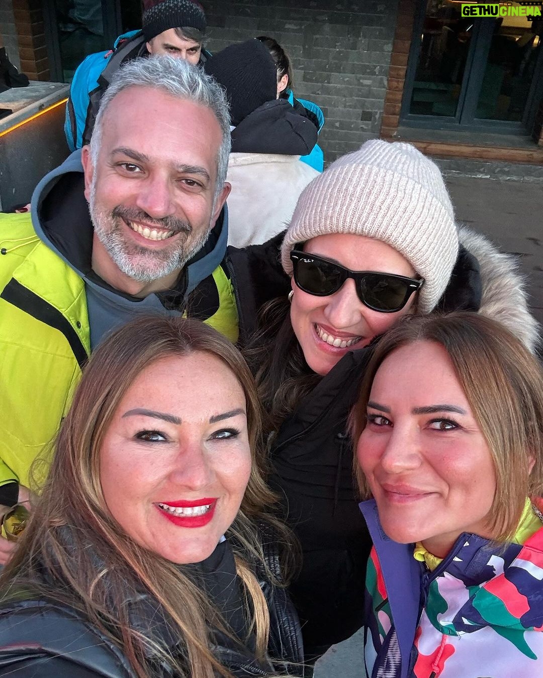Pınar Altuğ Instagram - Harika bir haftasonundan❤️❤️❤️ Sonu sürprizli 😹😹😹 @yapikredicrystal @oggustocom @hifivexperience #reklam #davet Magna Apex&Pivot