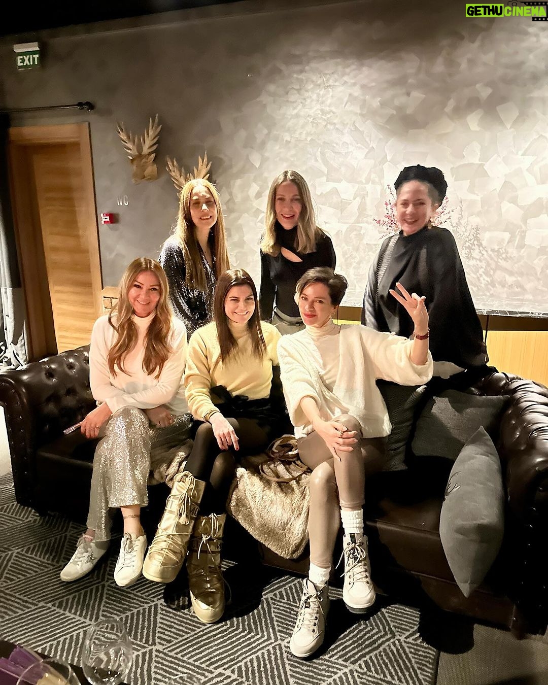 Pınar Altuğ Instagram - Harika bir haftasonundan❤️❤️❤️ Sonu sürprizli 😹😹😹 @yapikredicrystal @oggustocom @hifivexperience #reklam #davet Magna Apex&Pivot
