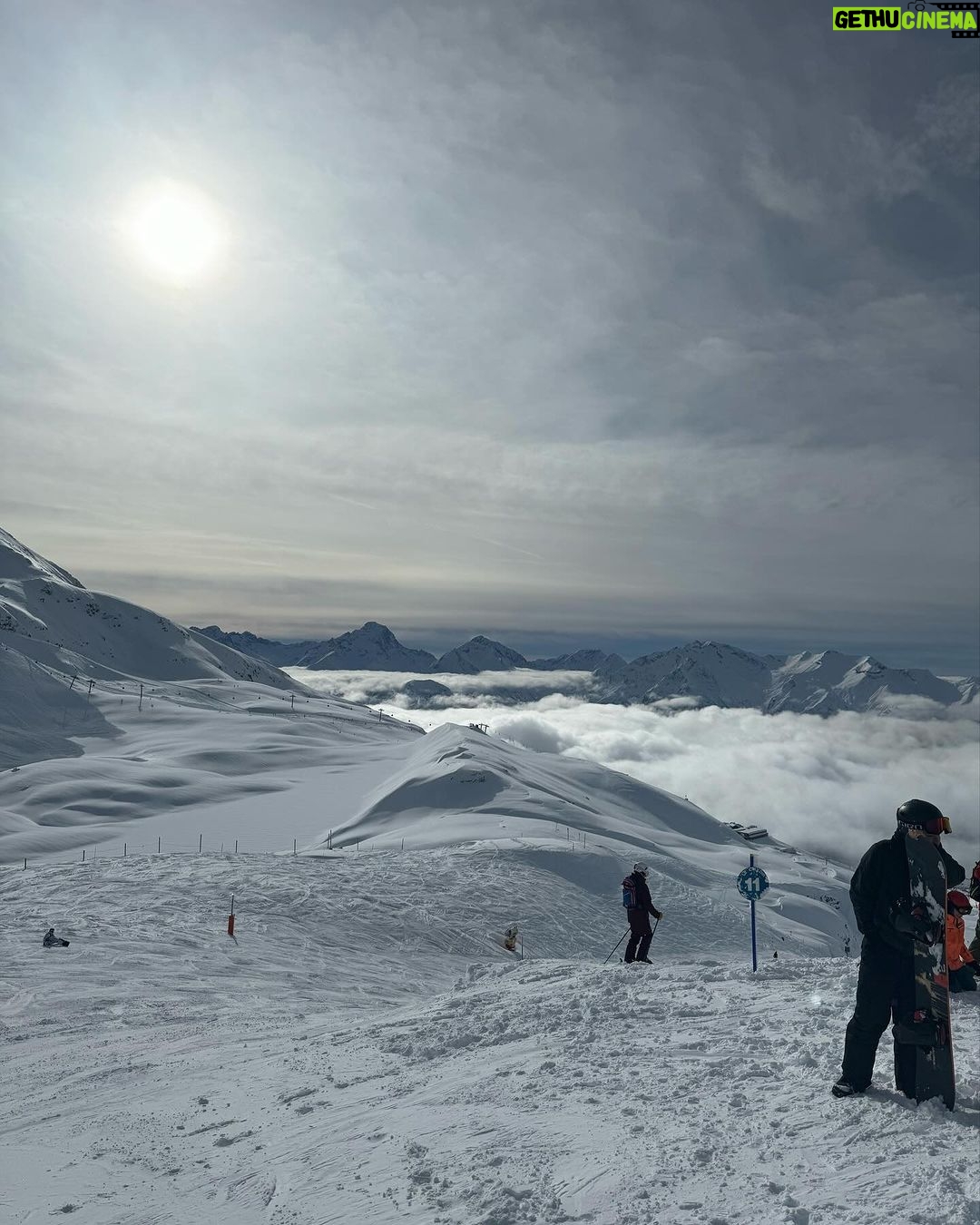 Pınar Altuğ Instagram - Kayak tatili Dump… Alpe d'Huez