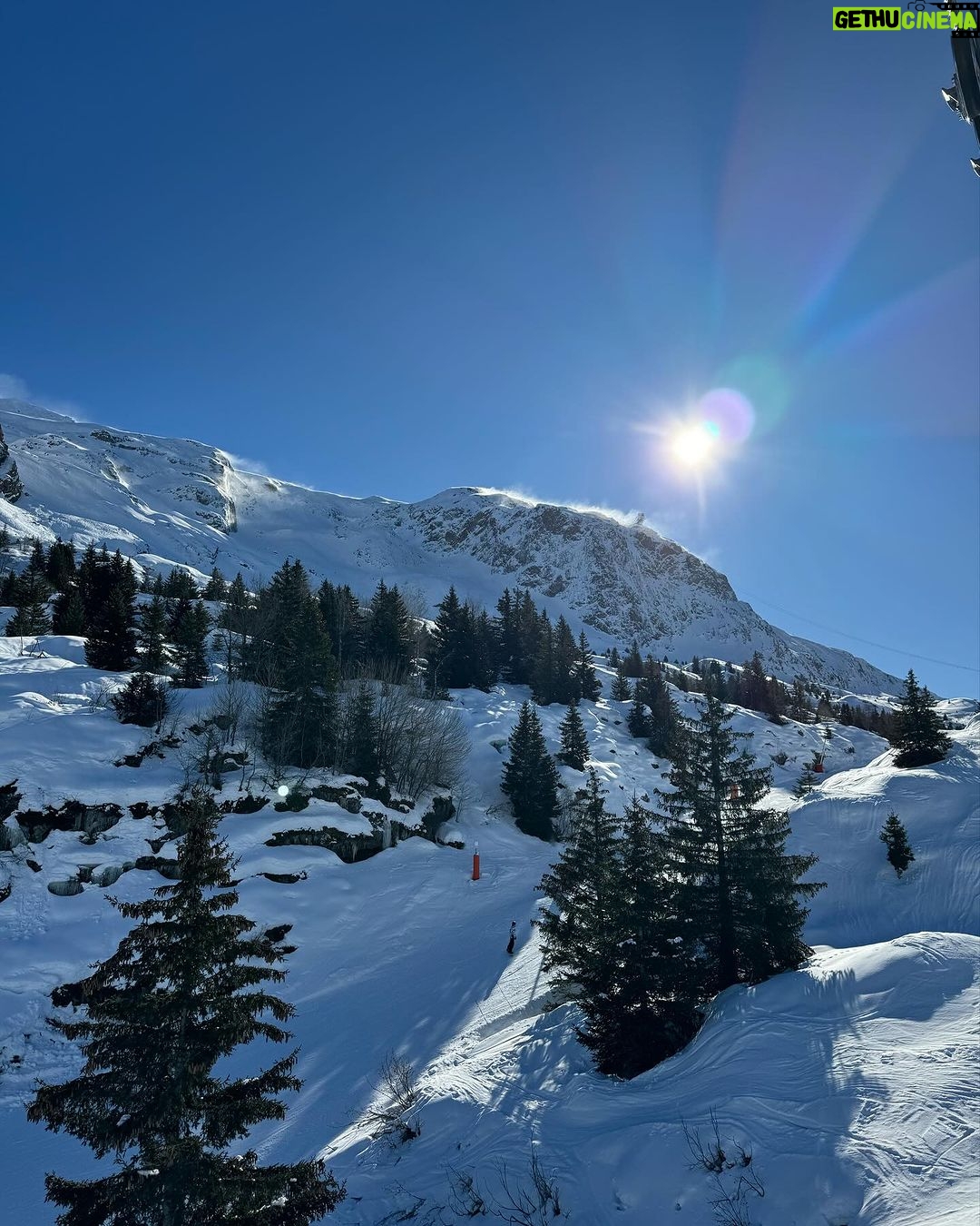 Pınar Altuğ Instagram - Kayak tatili Dump… Alpe d'Huez