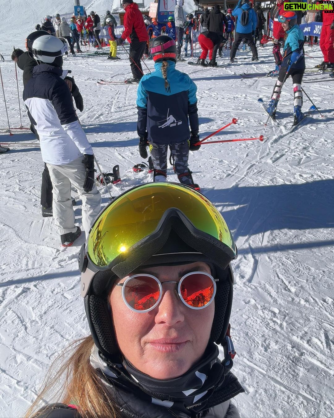 Pınar Altuğ Instagram - Kayak tatili Dump… Alpe d'Huez