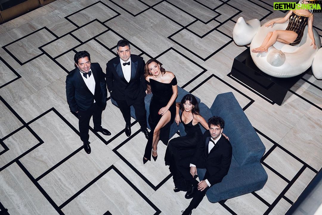 Pınar Deniz Instagram - Best team ever🧿 International Emmy Awards