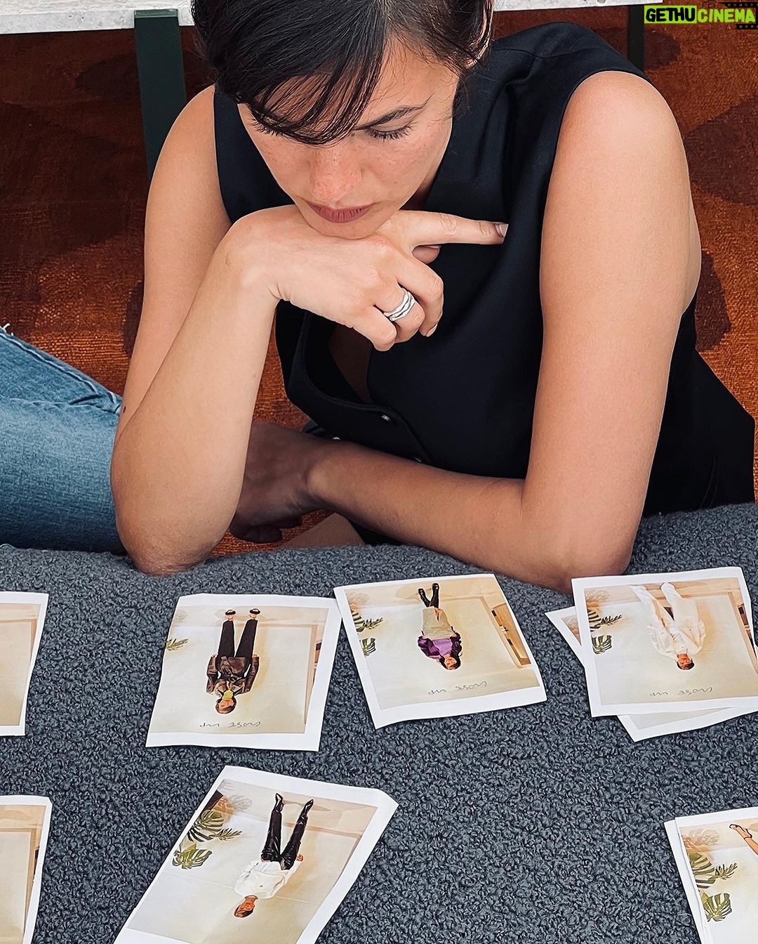 Pınar Deniz Instagram - @networkonline Kadrajın dışında kalanlar🖤