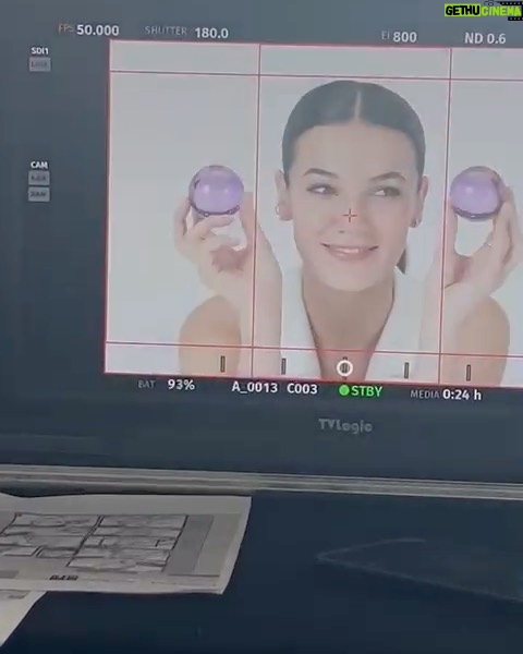 Pınar Deniz Instagram - @lorealparis ailesiyle rekorlara doymadığımız bir yılın ardından 💜🤍🖤