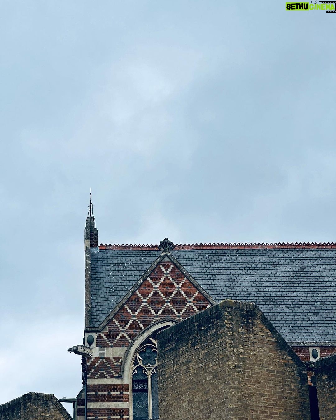 Pınar Deniz Instagram - Yağmura hazırlıksız yakalananlar. 30.07.23’ England Oxford, UK
