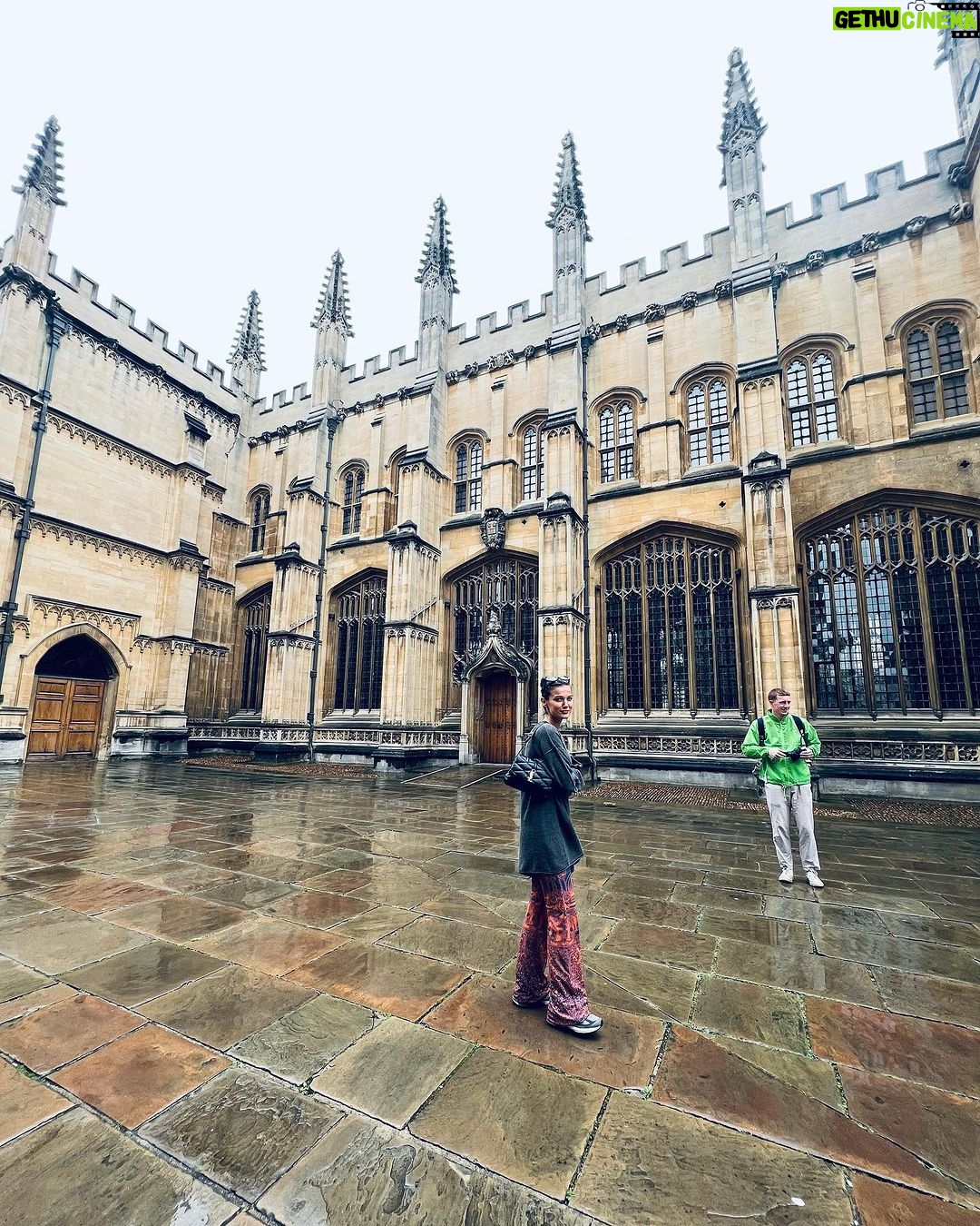 Pınar Deniz Instagram - Yağmura hazırlıksız yakalananlar. 30.07.23’ England Oxford, UK