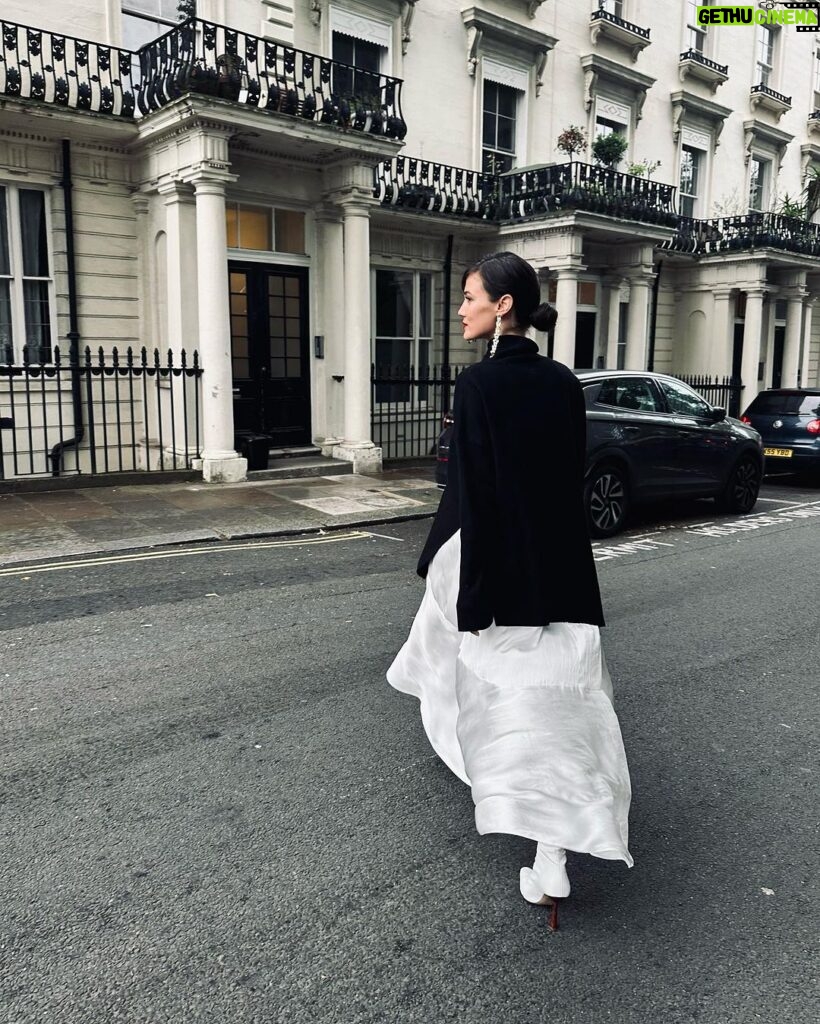 Pınar Deniz Instagram - Soğuk havaya sevindiğime inanamıyorum☔ London