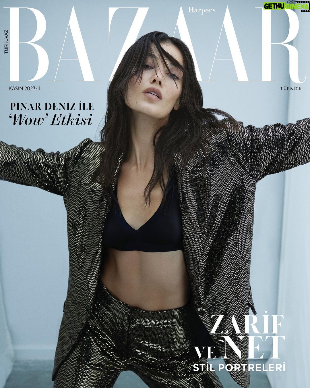 Pınar Deniz Instagram - "Ruhu karışık, yenilenmeyi seven biriyim." @pinarrdenizzz rafine ve şehirli NetWork tasarımlarıyla Harper's Bazaar Kasım 2023 kapağında. #işbirliği Genel Yayın Yönetmeni: @gulenyelmen Röportaj: @badecakar Fotoğraf: @emreguven Projeler Müdürü: @rukenakbay Proje Uzmanı: @neslisahhelvacii Prodüksiyon: @senayyavuz Sanat Yönetmeni: @yesimyesilcimen Moda Editörü: @aycaelkap Saç: @huseyinnaltunn Makyaj: @elcinmutlu_