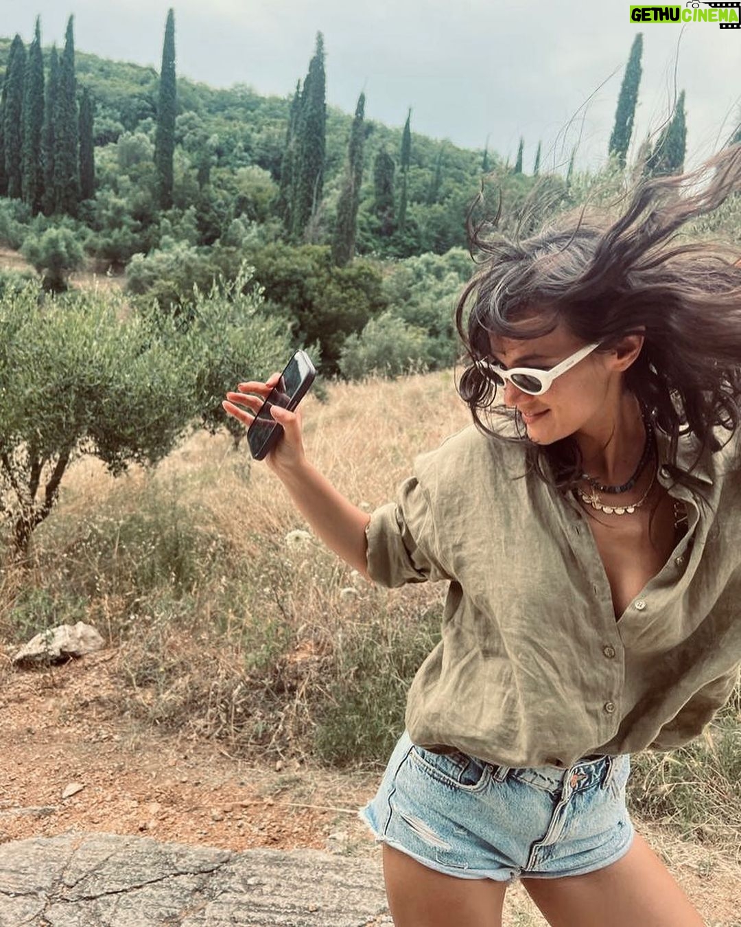 Pınar Deniz Instagram - Road trip. #grecee🇬🇷 Navarino, greece