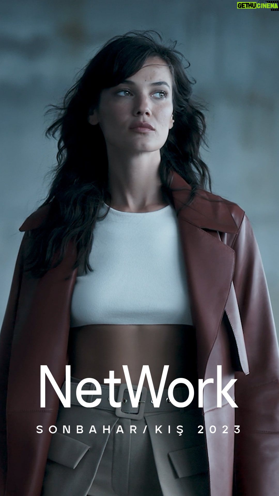Pınar Deniz Instagram - Modern şehrin stil kodlarını zamansız ve minimal #NetWork tasarımları ile keşfetmeye davetlisiniz. Bu sezon NetWork ile daha modern ve iddialı. #ModernCity #NewSeason