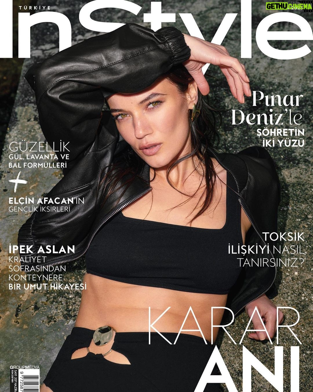 Pınar Deniz Instagram - Teşekkürler tüm ekibe🔪🤍 @pinarrdenizzz @disneyplustr Yayın Direktörü: @isiksimsek Röportaj: @eylulsolakoglu Fotoğraf: @koraybirand Styling: @nazlikayran Styling Asistanları: @ekinsuoktar , @yoncastalf Saç: @ibrahimzengin | @no21istanbul Makyaj: @elcinmutlu_ Makyaj Asistanı: @suleymannakgul Saç Asistanı: @suatbasdemir1 Fotoğraf Asistanları: @batuhankucam , Fırat Arslan Video: @umutsakallioglu Prodüksiyon: @gozdecen , @artandist , @ebrudöner Pr ajansı: @iletisimdeposu Menajer: @ajanstubatacan