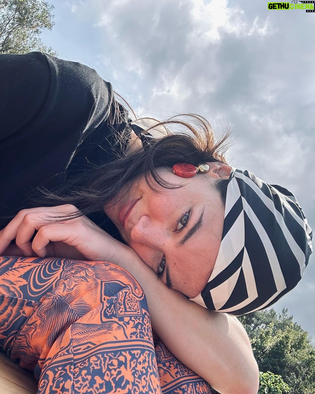 Pınar Deniz Instagram - Denize girebileceğini düşünen Pınar’a fırtına şoku🧘🏻♀️