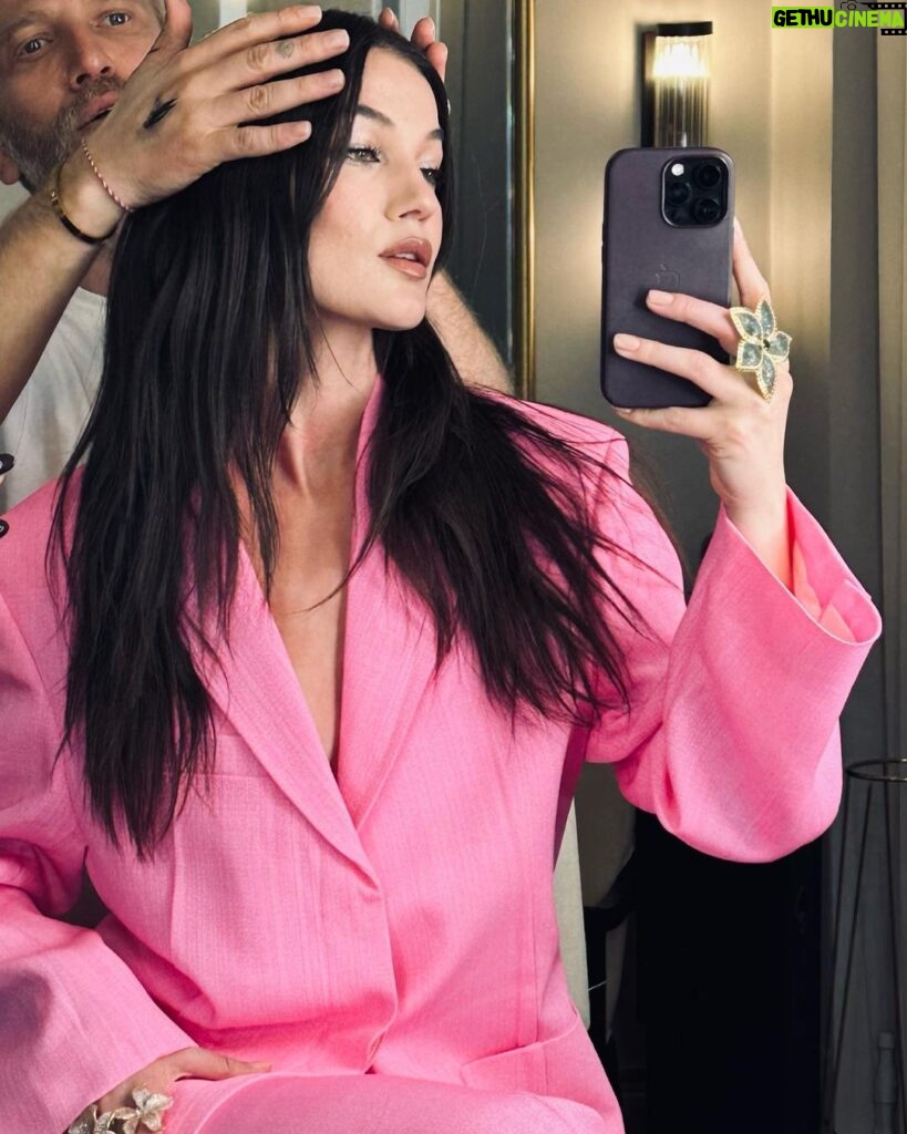 Pınar Deniz Instagram - Pink Panther getting ready🐾