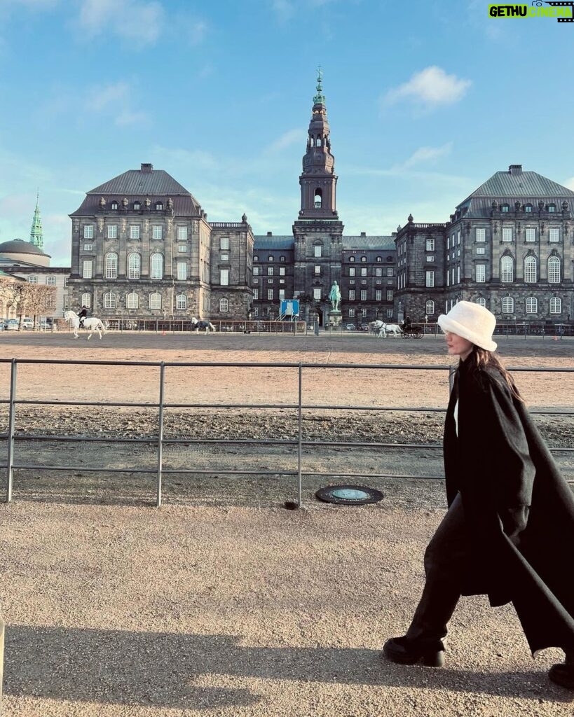 Pınar Deniz Instagram - 1.2.23’ Copenhagen. Slotsholmen