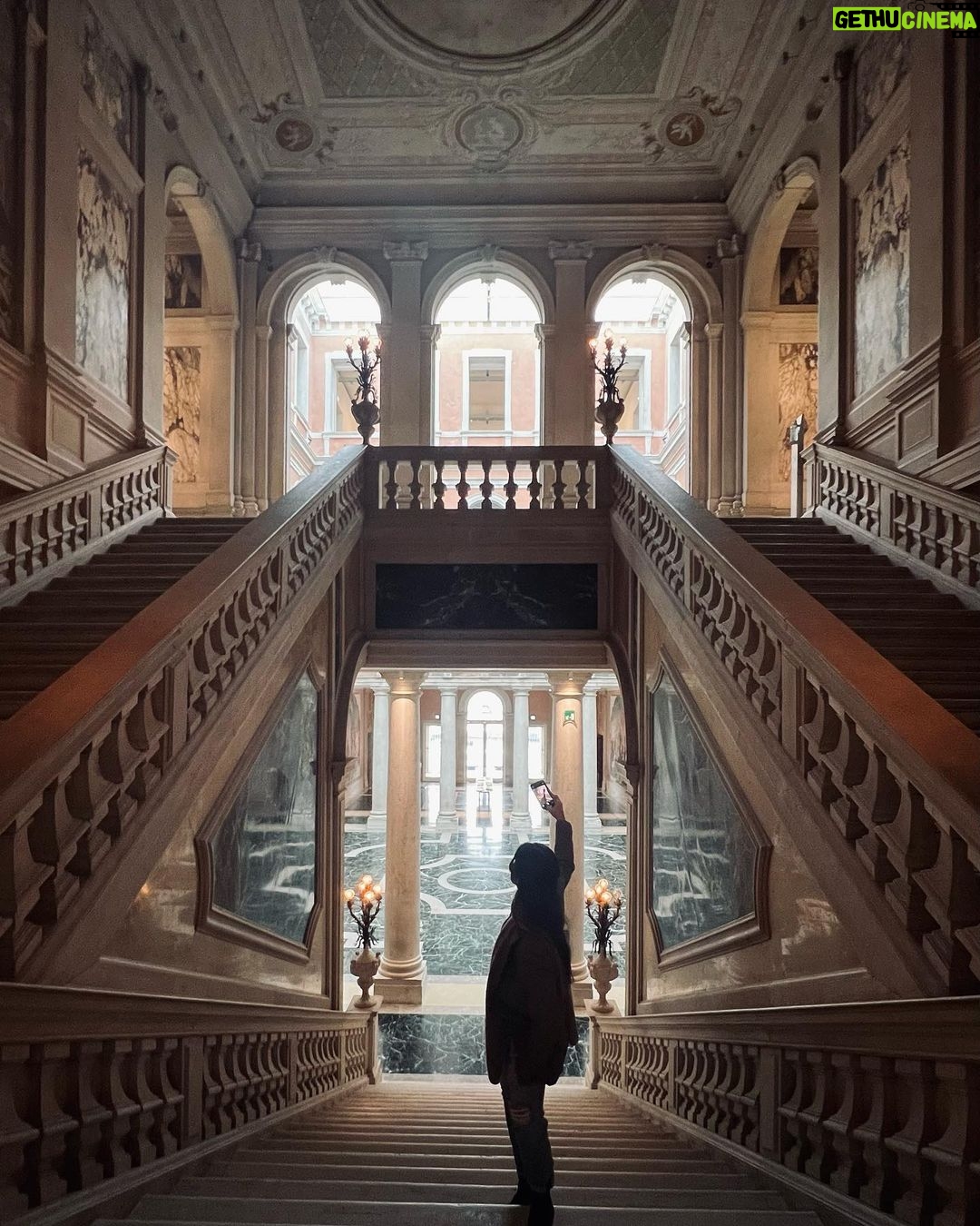 Pınar Deniz Instagram - Changing place. Palazzo Grassi - Venezia