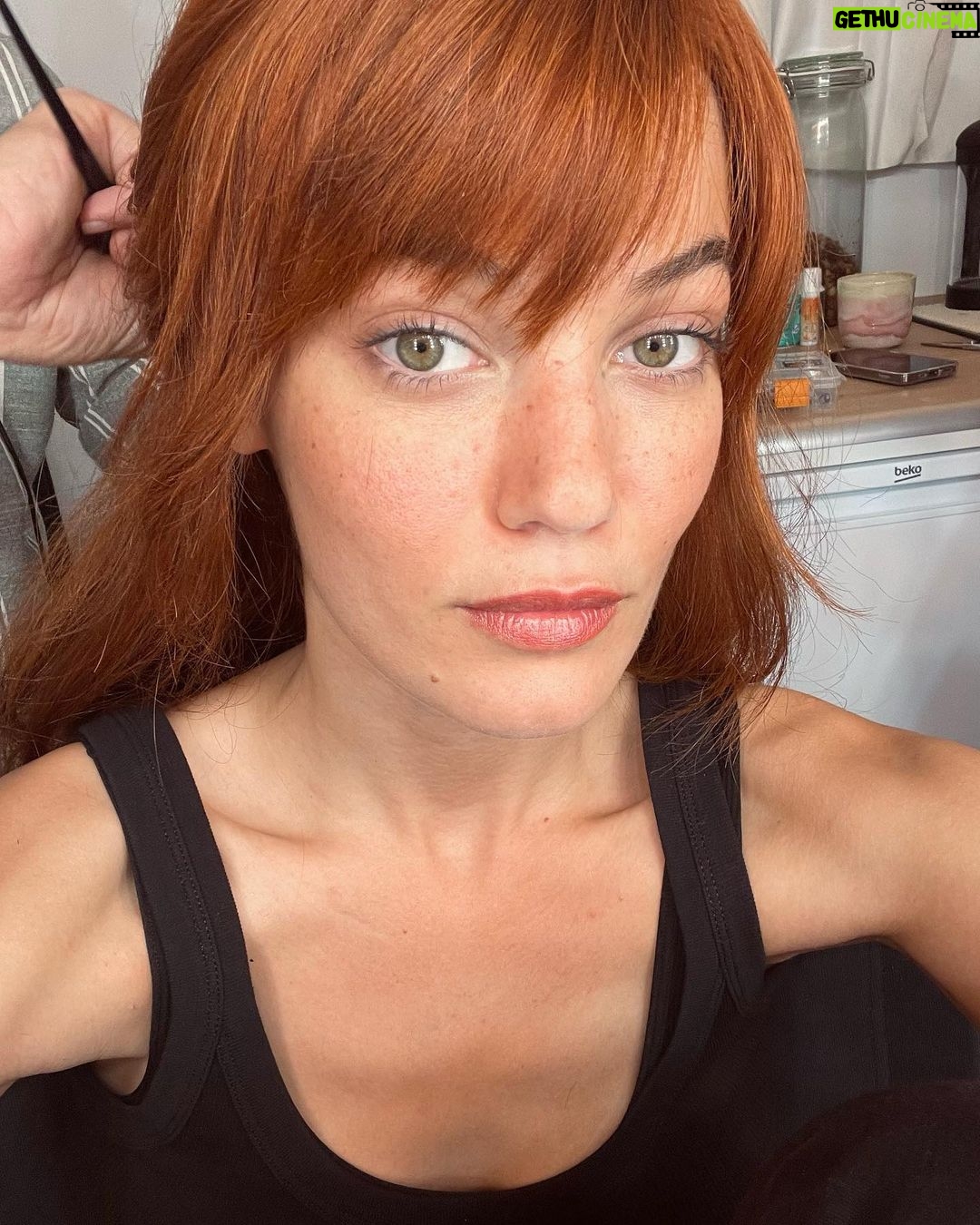 Pınar Deniz Instagram - Aktris şimdi @disneyplustr ‘de 8 bölüm birden yayındaaaaaaaaaa🔪 Hadi izleyin💙 (Bu ara biraz paylaşım yağmuruna tutacağım sizi🤭)