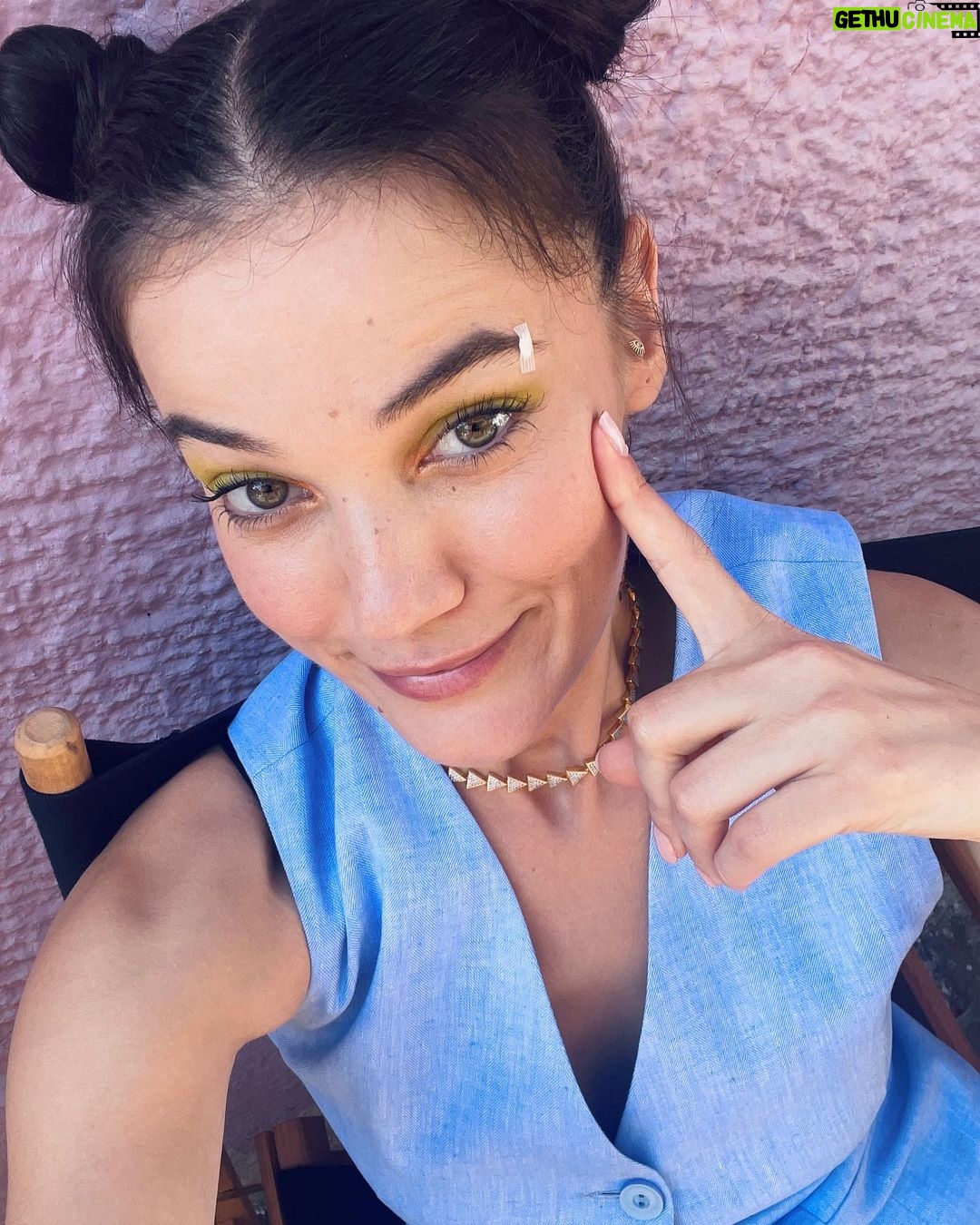 Pınar Deniz Instagram - Aktris şimdi @disneyplustr ‘de 8 bölüm birden yayındaaaaaaaaaa🔪 Hadi izleyin💙 (Bu ara biraz paylaşım yağmuruna tutacağım sizi🤭)