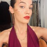 Pınar Deniz Instagram - Aktris şimdi @disneyplustr ‘de 8 bölüm birden yayındaaaaaaaaaa🔪 Hadi izleyin💙 (Bu ara biraz paylaşım yağmuruna tutacağım sizi🤭)
