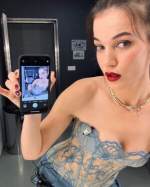 Pınar Deniz Instagram - Alo @ibrahimselim ben geliyorum.
Hazır mısın🤫🔥