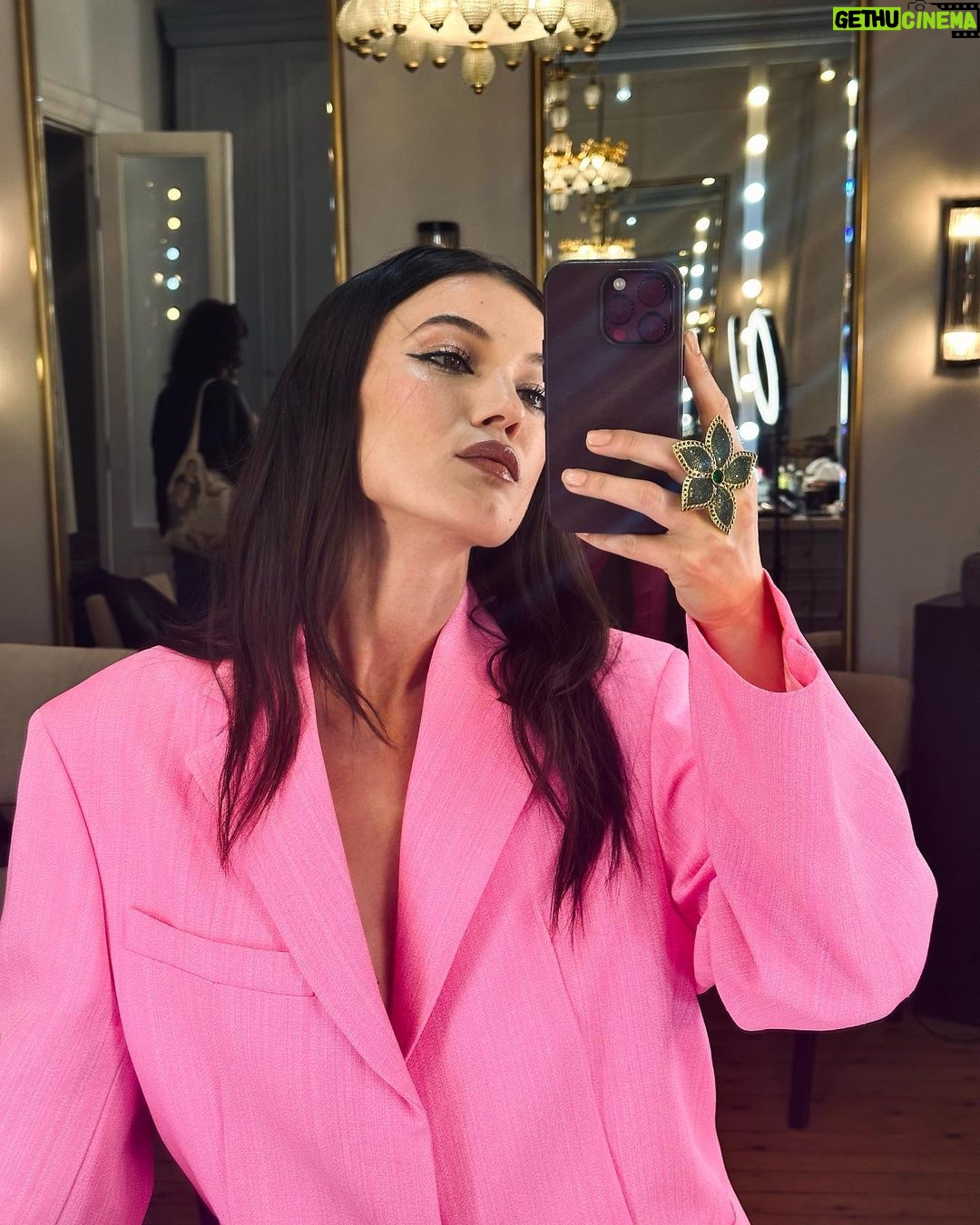 Pınar Deniz Instagram - Pink Panther getting ready🐾