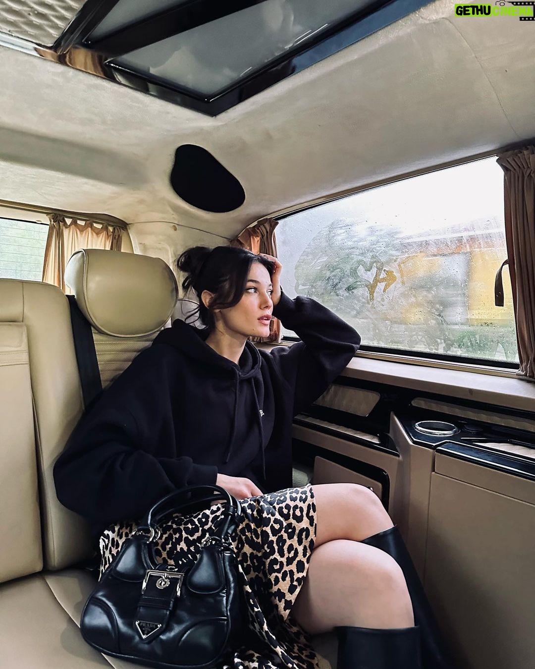 Pınar Deniz Instagram - Ev ile set arasında bir yerdeyim🤷🏻♀️