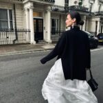 Pınar Deniz Instagram - Soğuk havaya sevindiğime inanamıyorum☔️ London