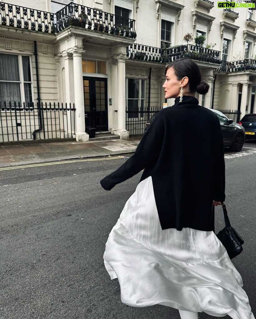 Pınar Deniz Instagram - Soğuk havaya sevindiğime inanamıyorum☔ London