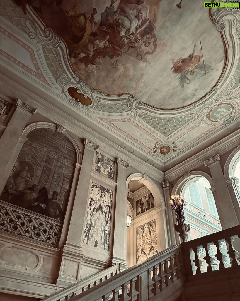 Pınar Deniz Instagram - Changing place. Palazzo Grassi - Venezia