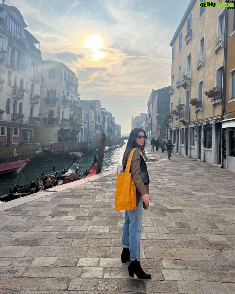 Pınar Deniz Instagram - Changing place. Palazzo Grassi - Venezia