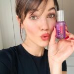 Pınar Deniz Instagram - Evde de sette de favorim belli @lorealparis filler göz serumum. Biz ayrılaamaayııııızzzz💜 #lorealparis #lorealparisskincare #işbirliği