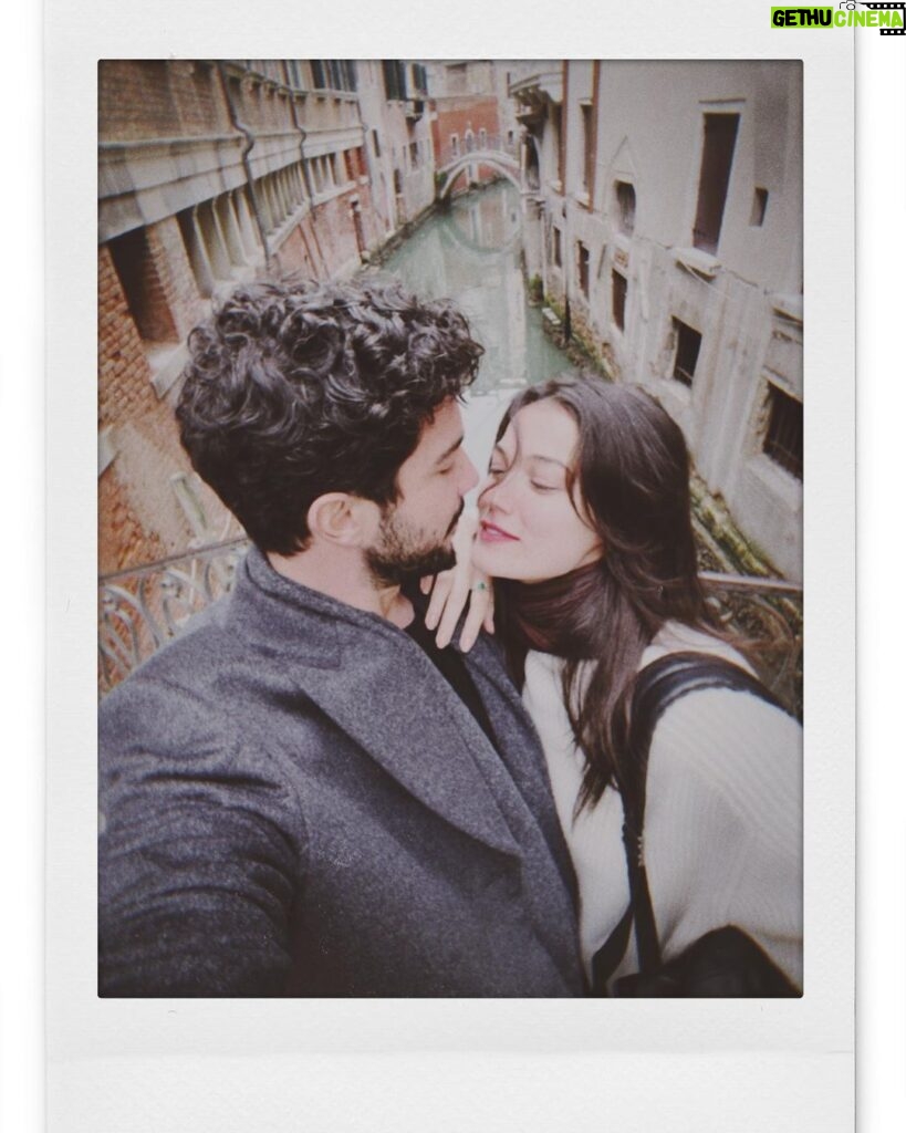 Pınar Deniz Instagram - Mutlu yıllar. Mutlu bir yıl olsun♥️ 31.12.22’ Venice.